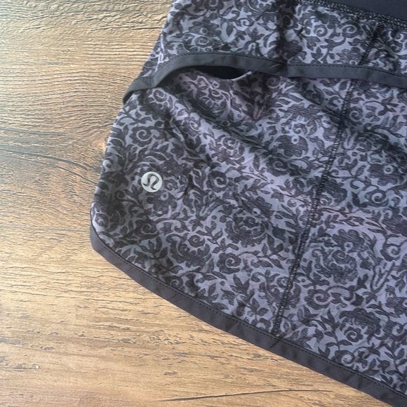 Lululemon Floral Speed up short 10 - Picture 4 of 5
